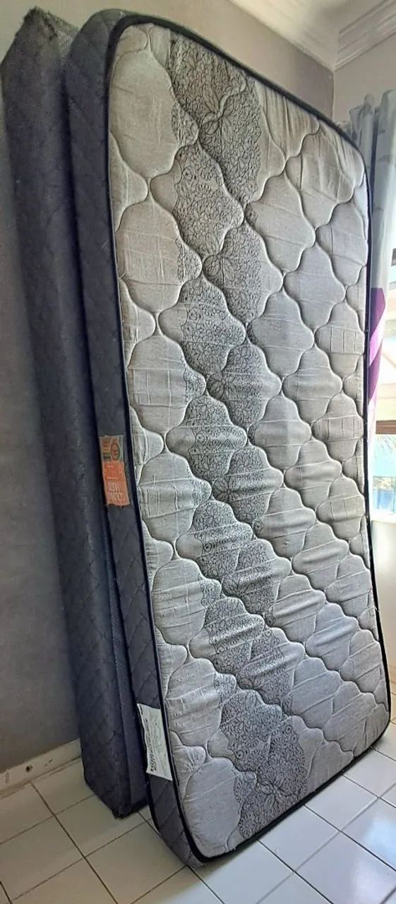 Cama box com colchão solteiro largo seminova D33