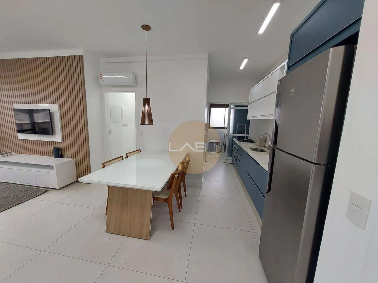 Apartamento 2 dormitórios sendo 1 suíte a 100 metros do mar - Foto 3