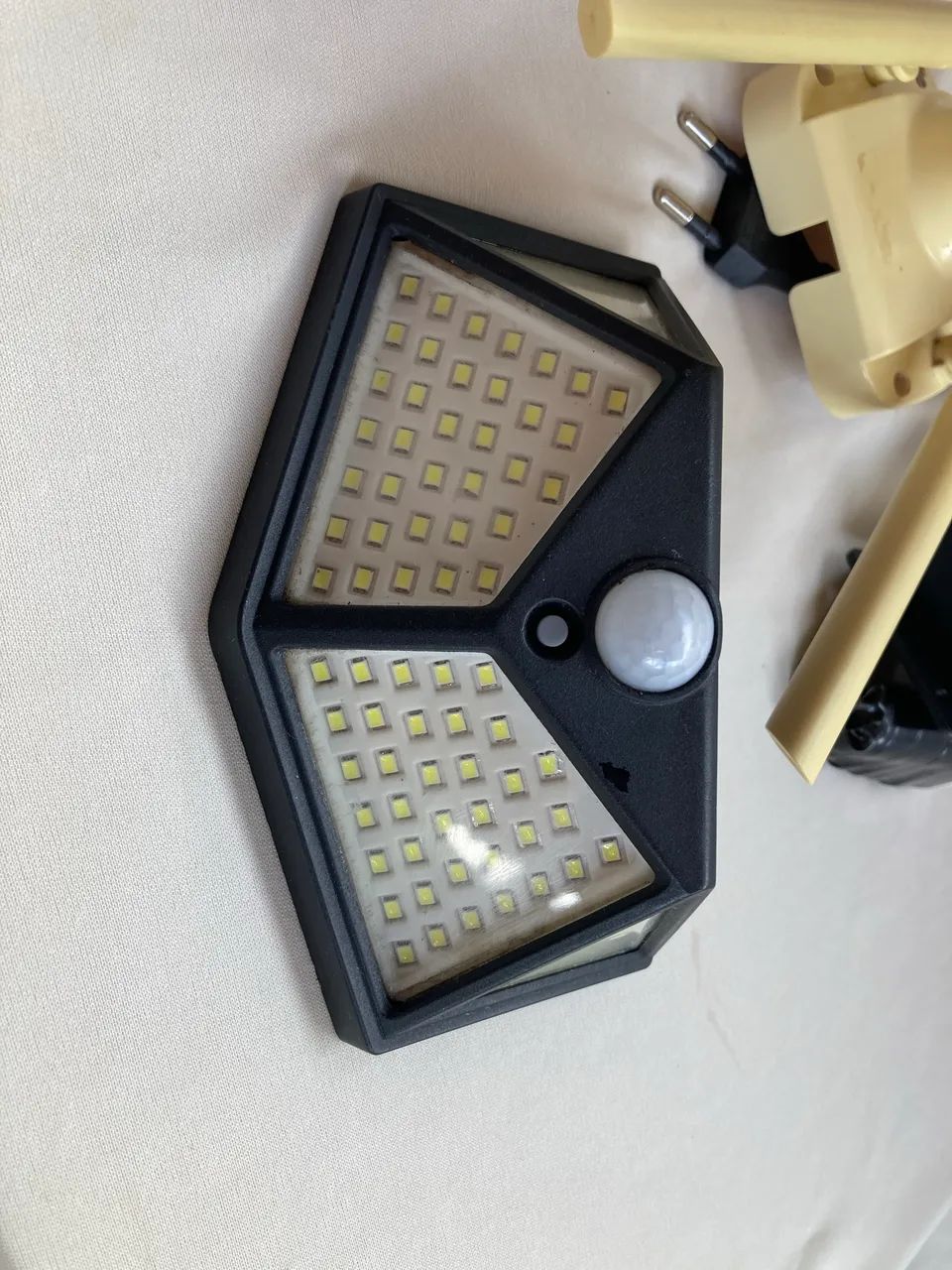 Câmera Wi-Fi Giratória com Cartão 64Gb e Led Solar - Foto 6