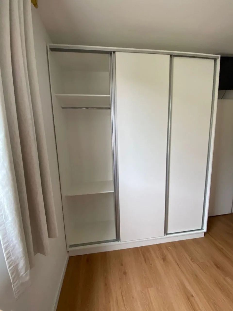 GUARDA ROUPA COM 3 PORTAS DE CORRER 100% MDF TEMOS APRONTA ENTREGA  - Foto 3