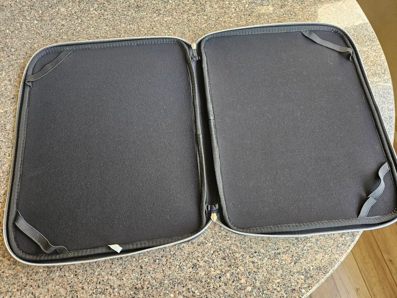 Bolsa com zíper para notebook cor preto - Foto 3