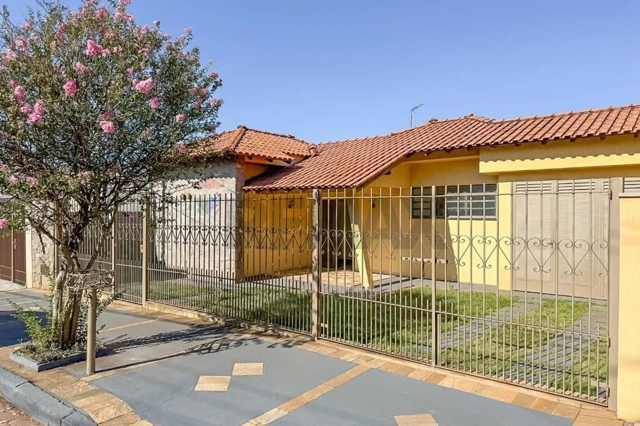 Casa Térrea a venda com 3 Quartos (1 suíte) - Jaboticabal - SP