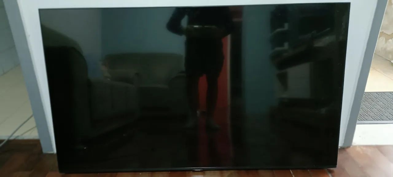 Tv Samsung UN50TU8000G com defeito 