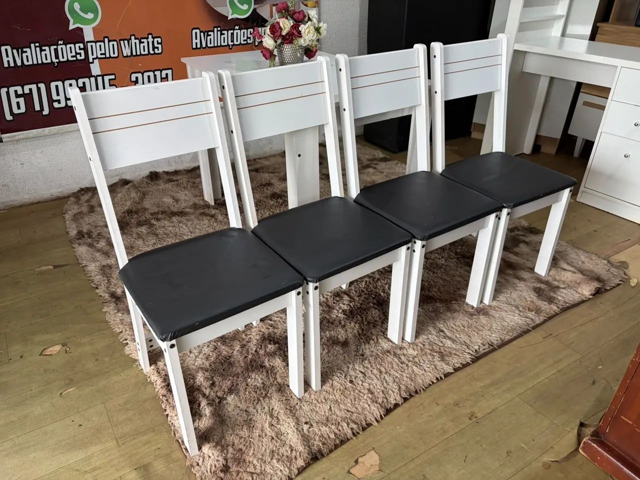 Mesa de jantar com 4 cadeiras bem conservada ((ENTREGO GRATIS)) - Foto 3