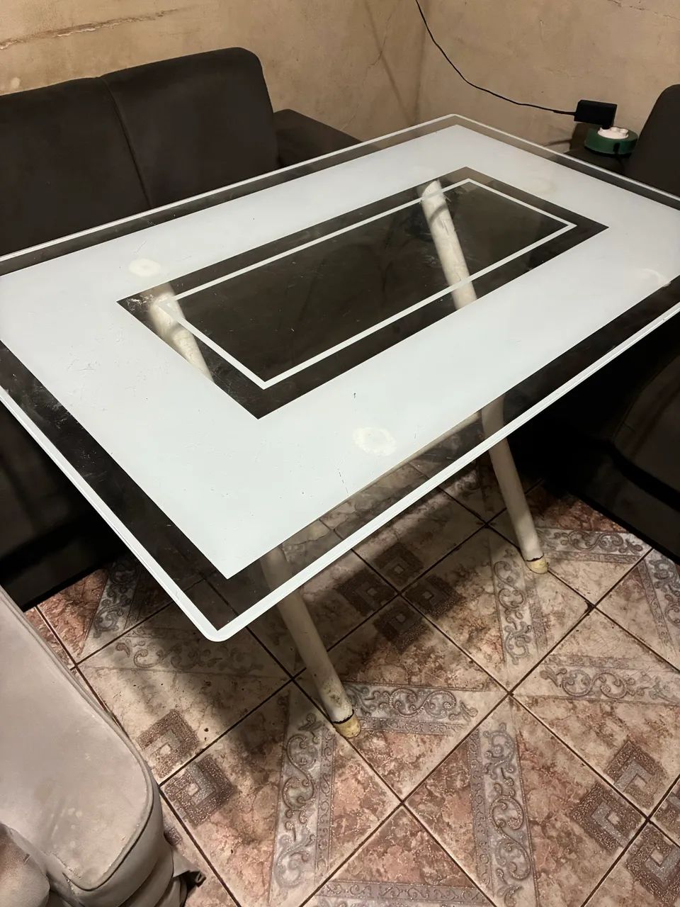 Mesa com tampo de vidro show de bola 