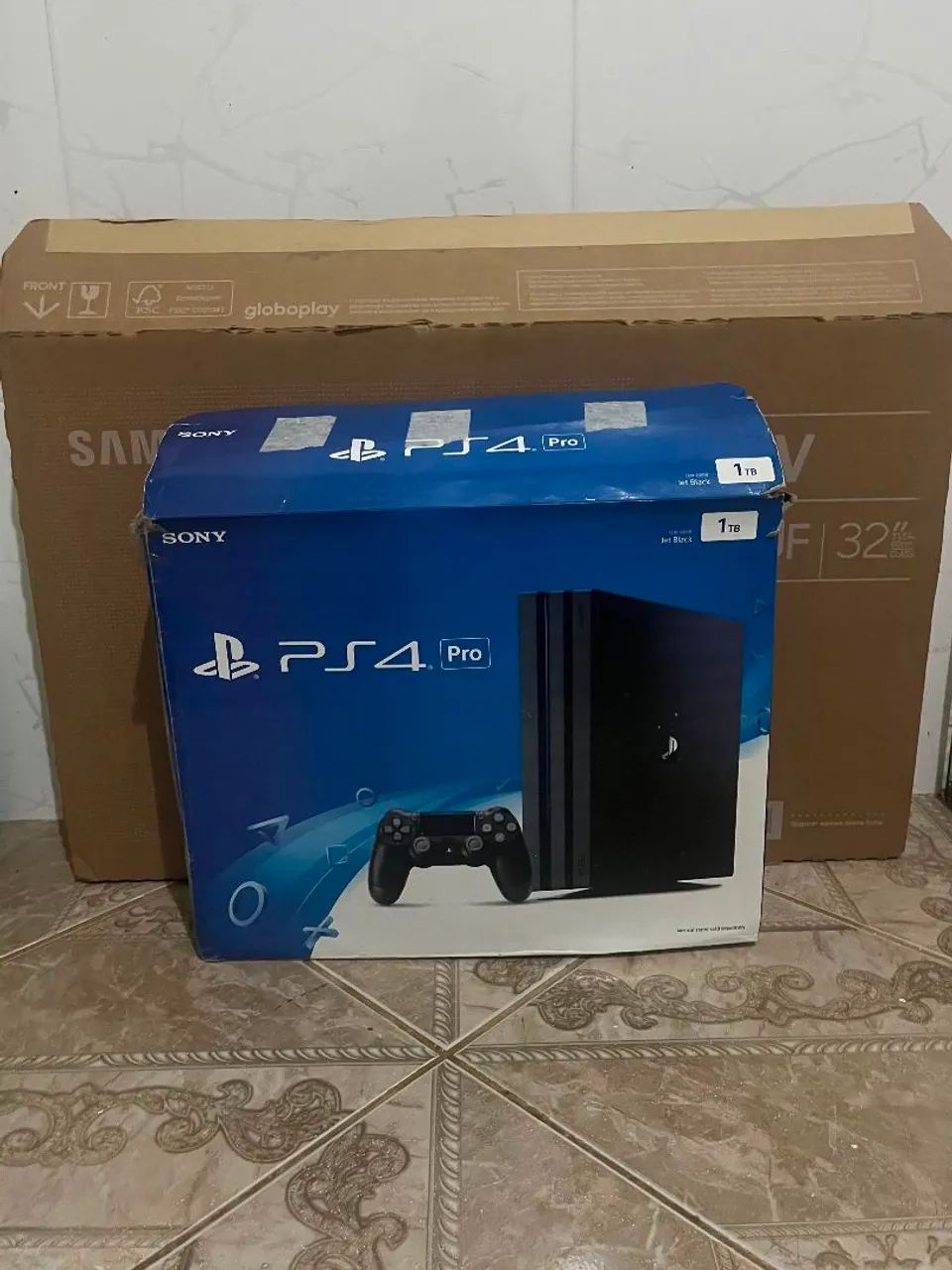 Ps4 pro 1tb com 2 controles e 9 jogos mais TV Samsung 32 polegadas  - Foto 4