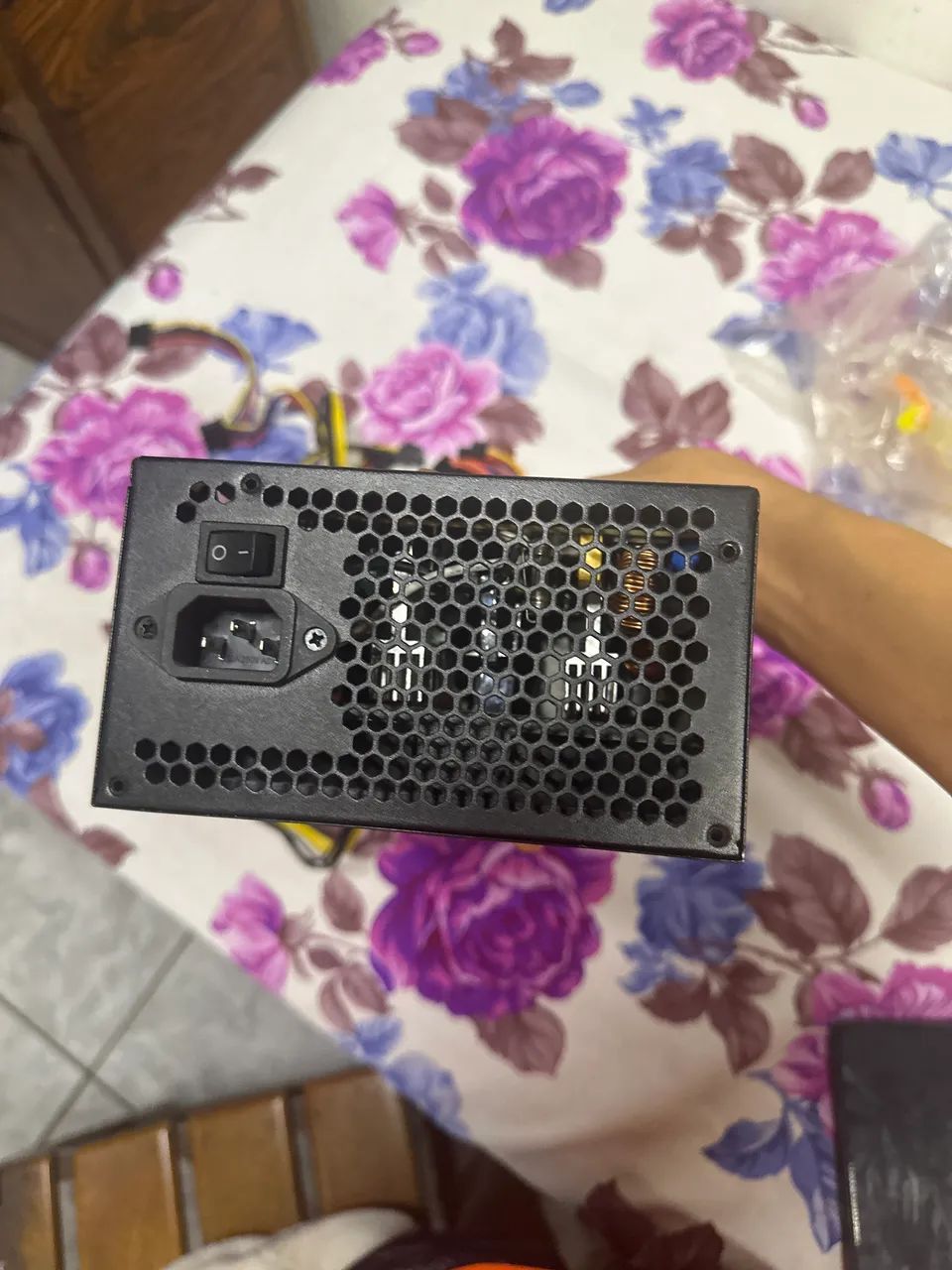 Fonte C3tech PS-G700B 700W ATX -excelente estado - Foto 3