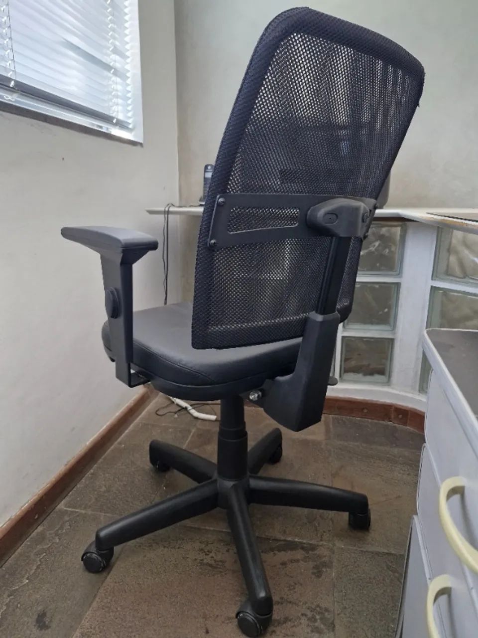 Cadeira de escritório Cavaletti modelo diretor - Foto 5