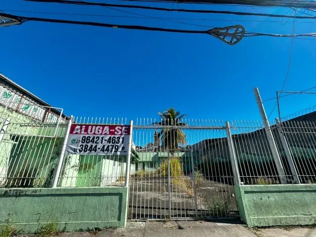 ALUGA-SE EXCELENTE IMÓVEL COMERCIAL NO CENTRO DE BELFORD ROXO