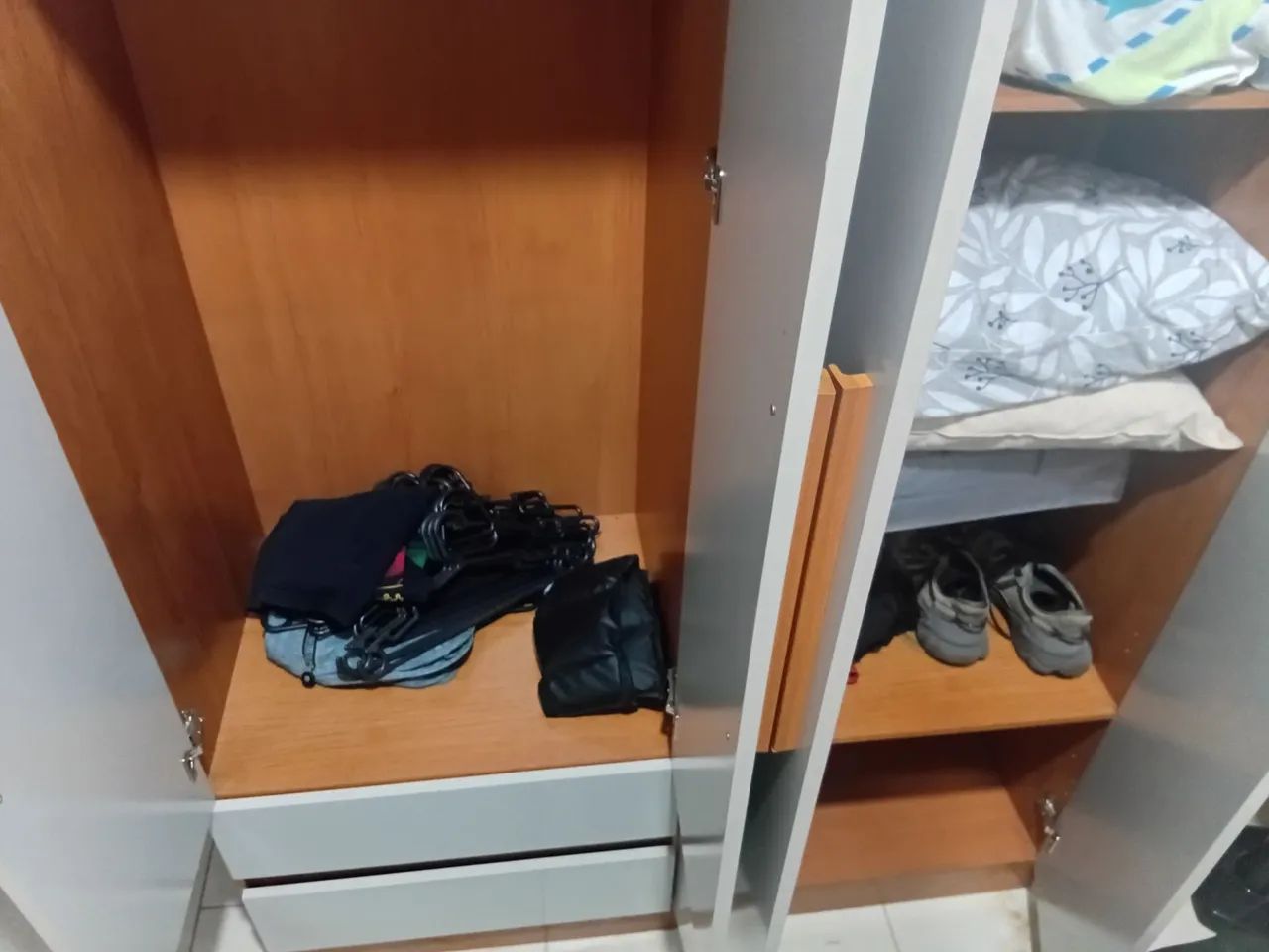 Guarda-roupas e mesinha de escritório  - Foto 4