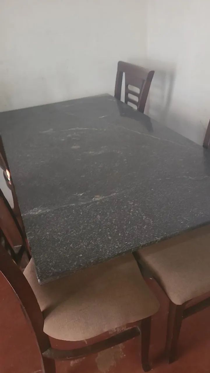 Mesa de Granito/Mármore 4 Cadeiras em Madeira - Ótimo Estado - Foto 4