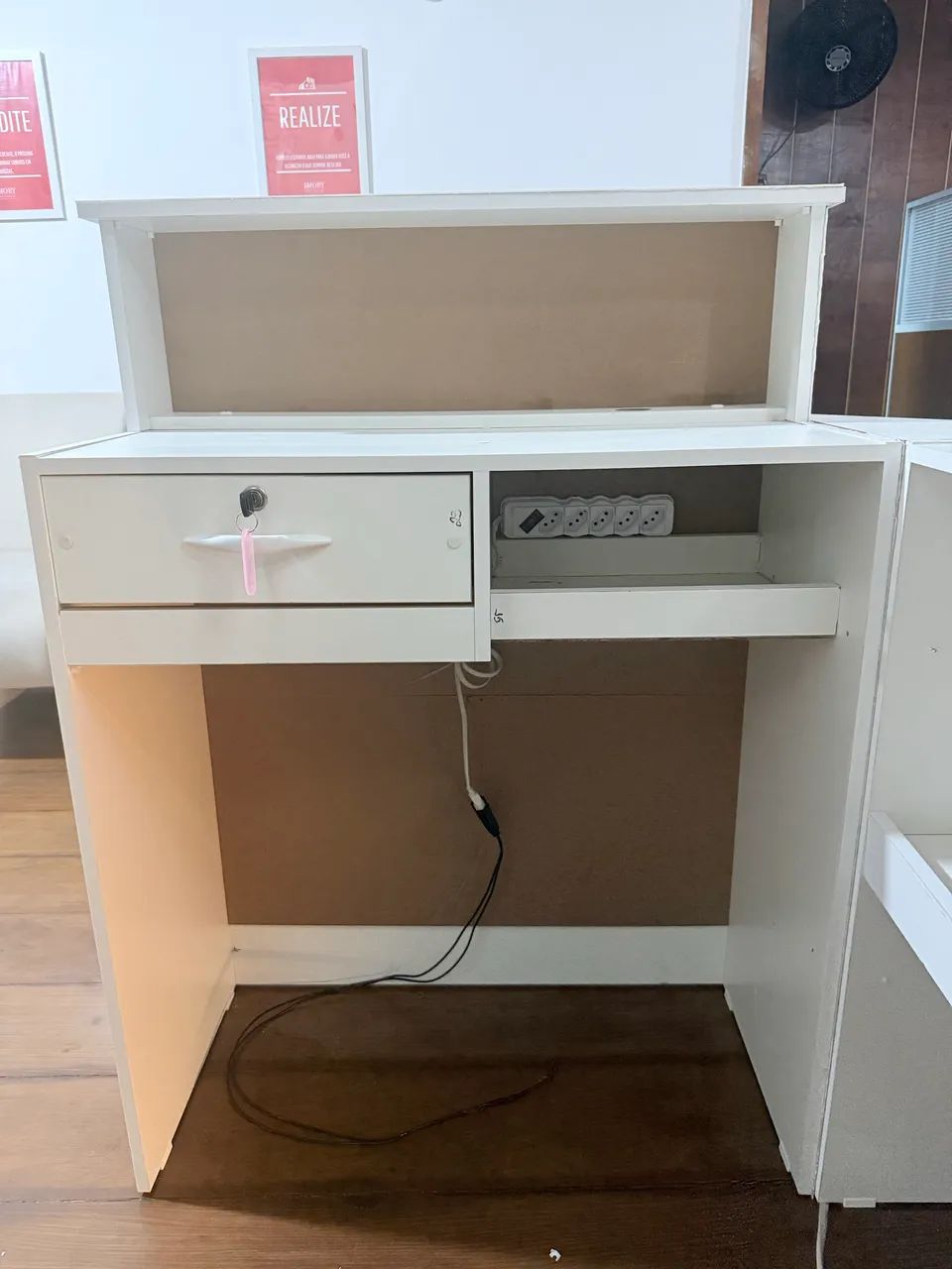 Balcão de Recepção em L com LED e Nichos - Planejado - Semi Novo  - Foto 3