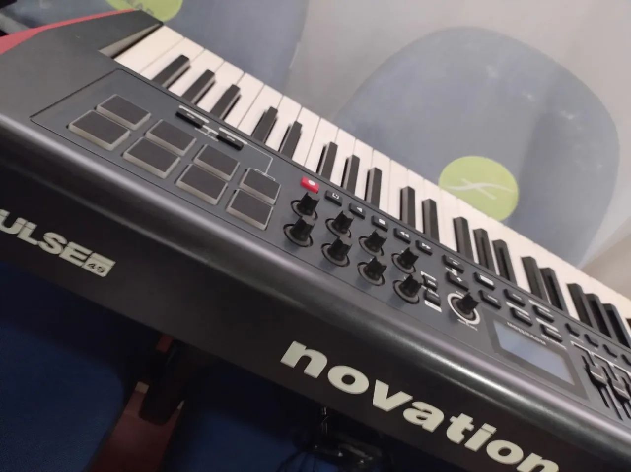 Controlador novation impulse 49 - Foto 4