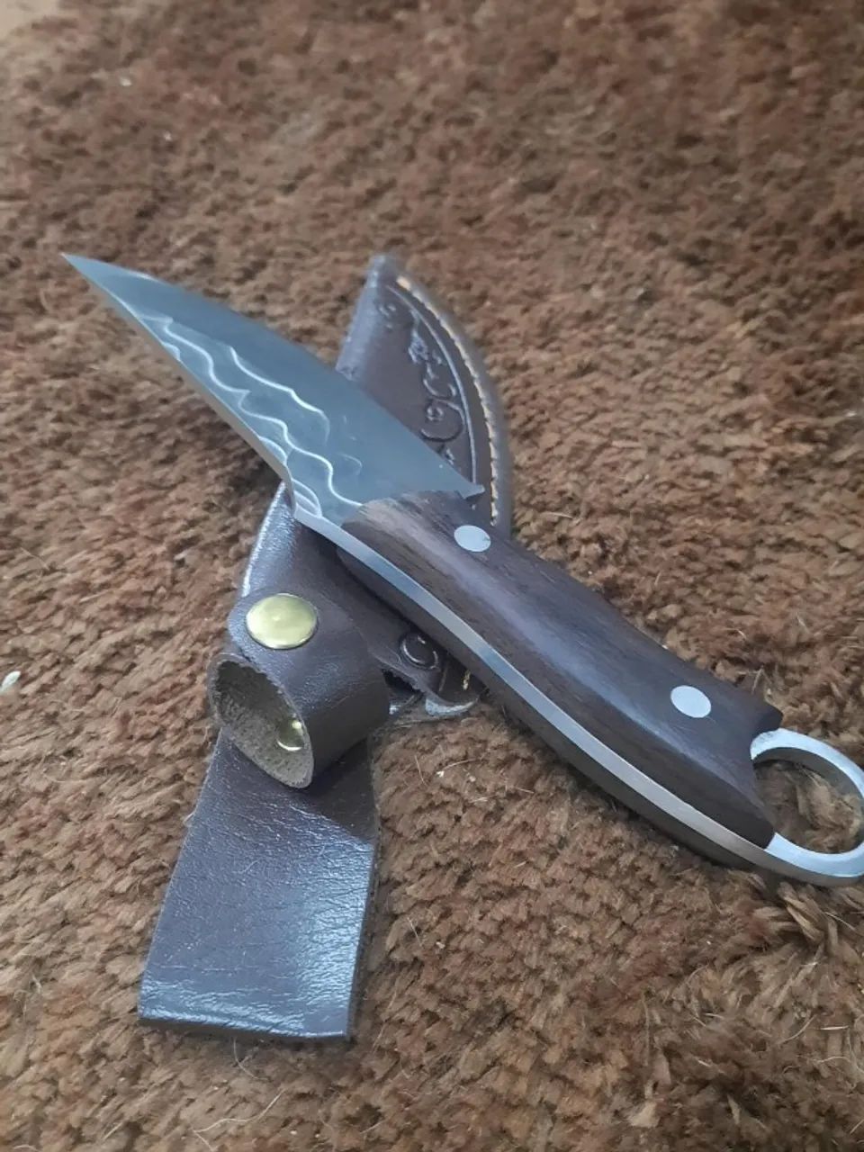 Faca artesanal tipo EDC em aço inox 420