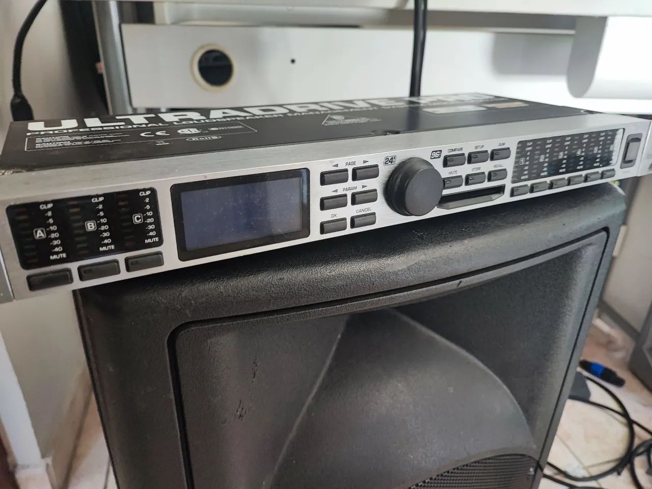 Processador digital Behringer crossover dcx-2496