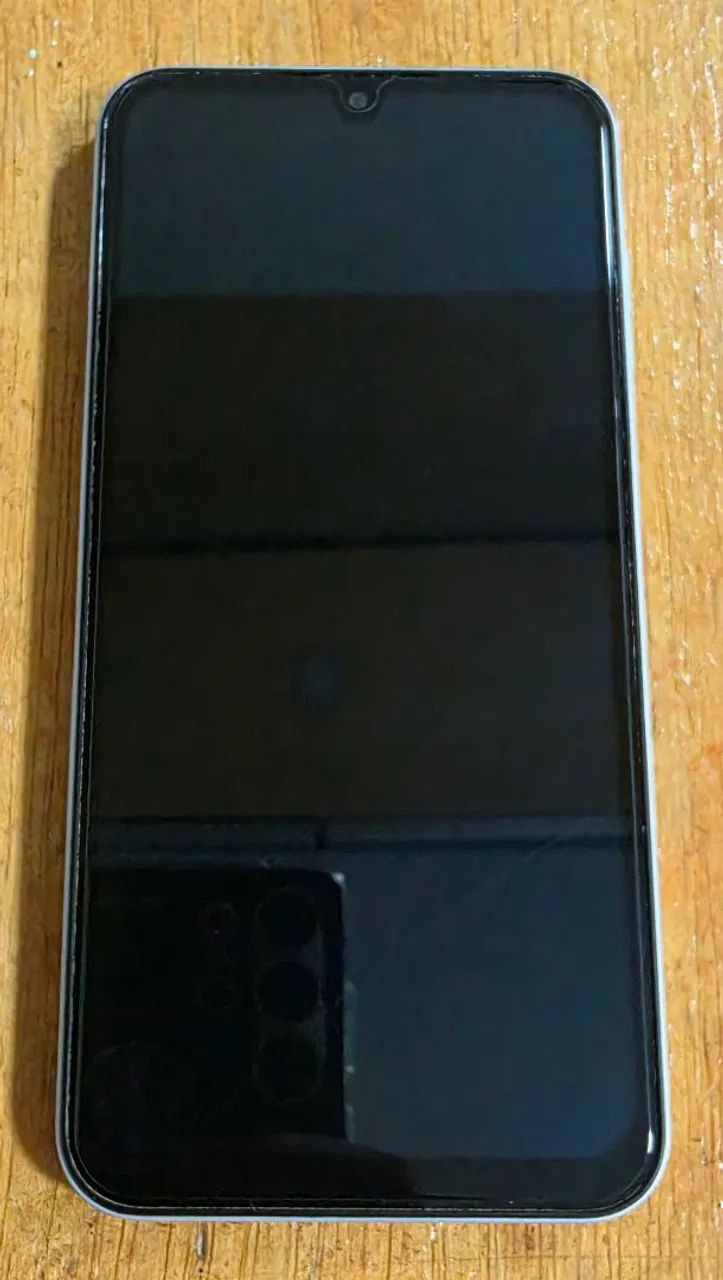 Celular A15 super novo.