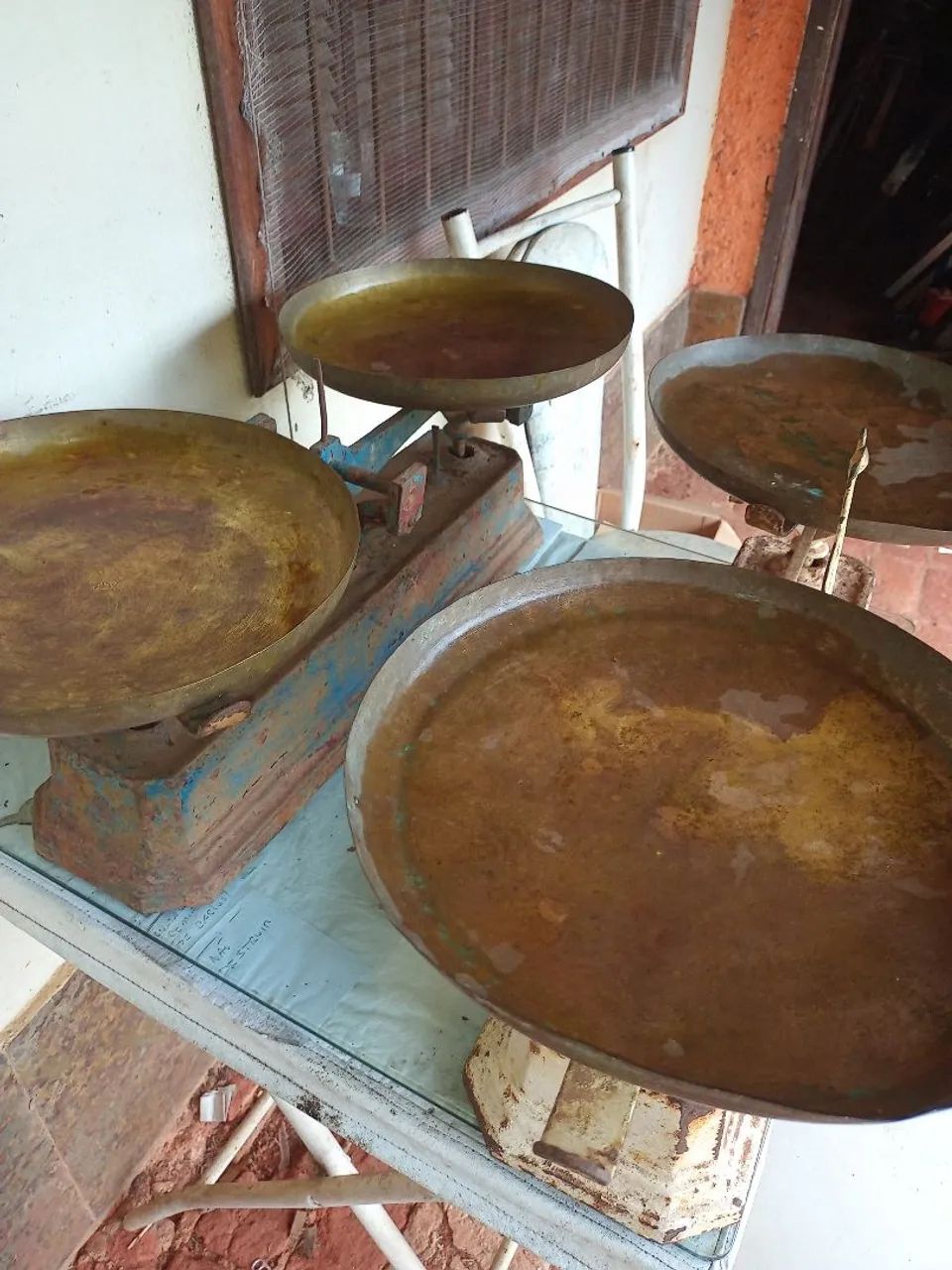 BALANÇAS ANTIGAS DE PRATO E COLUNA - Foto 4