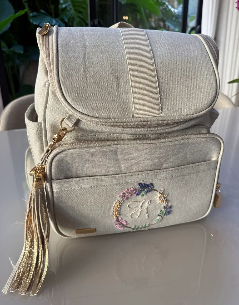 Mochila maternidade bordada à mão  - Foto 3