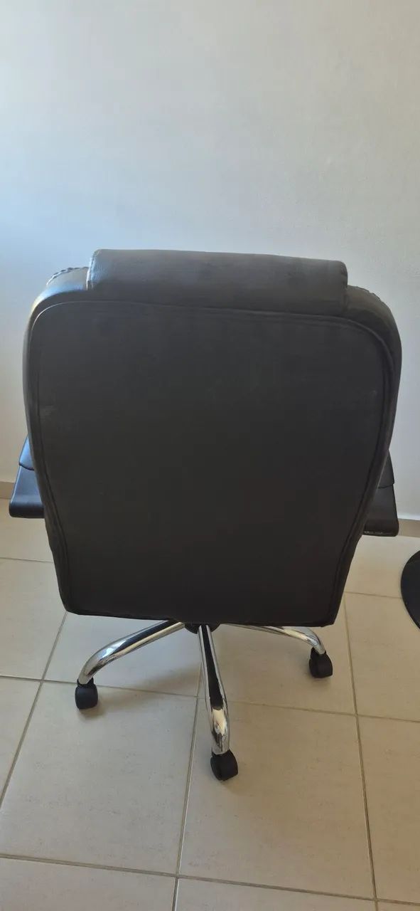 cadeira PRESIDENTE praticamente NOVA - Foto 3