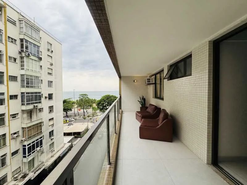 Excelente Flat com vista mar em Copacabana e com super varandão - Foto 2