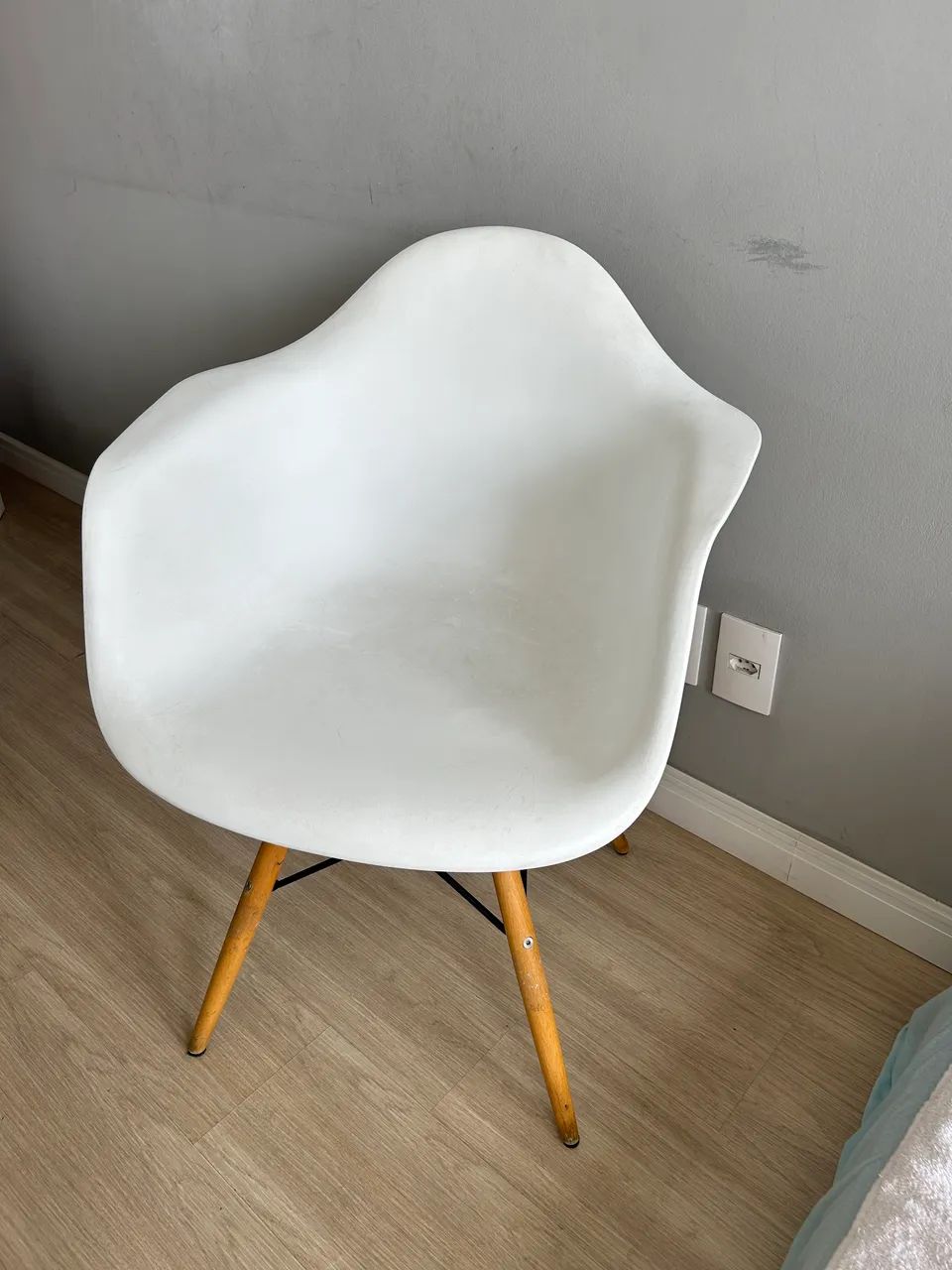 Cadeira com braços Easy Wood - branca  - Foto 4