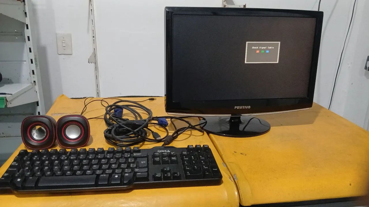 Monitor teclado e caixinha 210$ CAMAÇARI 