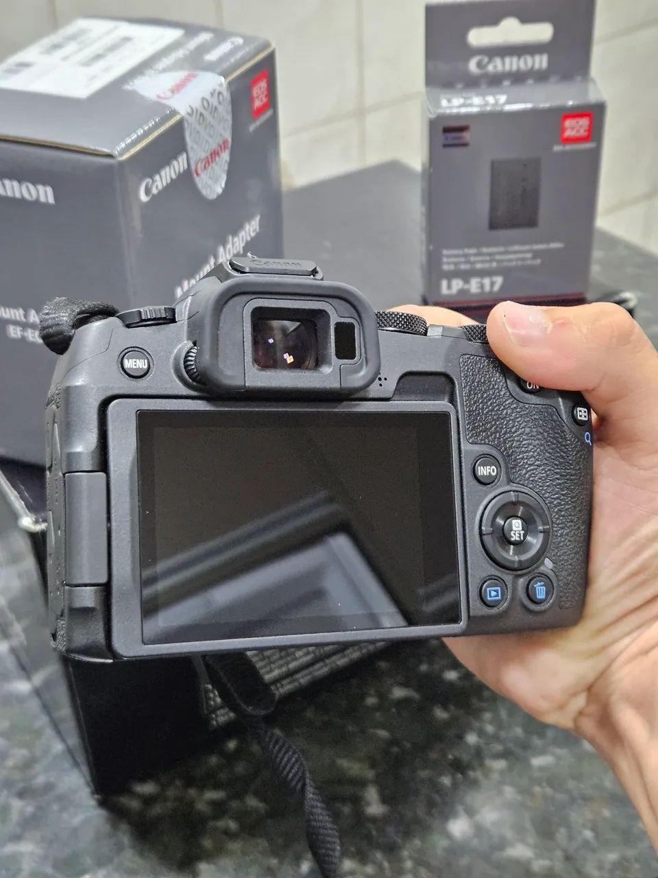 Canon r8 - Foto 2