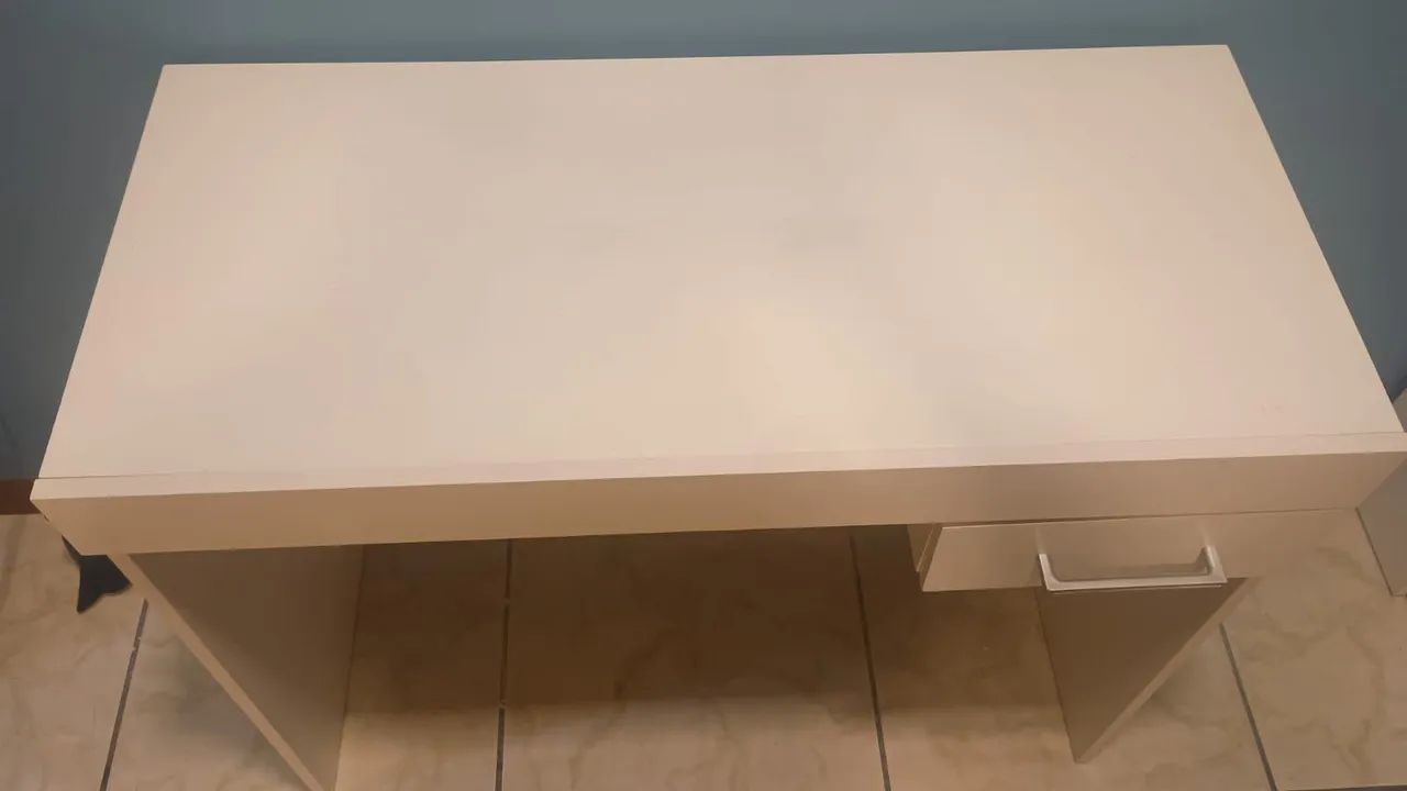 Mesa de escritório com gaveta - Foto 2