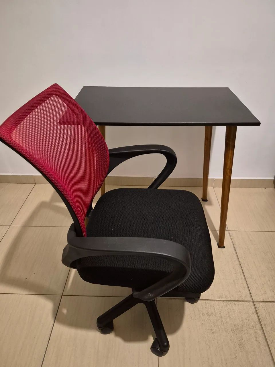 Mesa e cadeira escritório