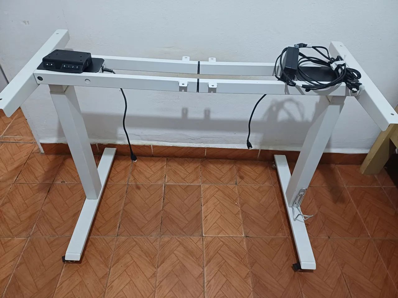MESA ERGONONICA  AJUSTE DE ALTURA.