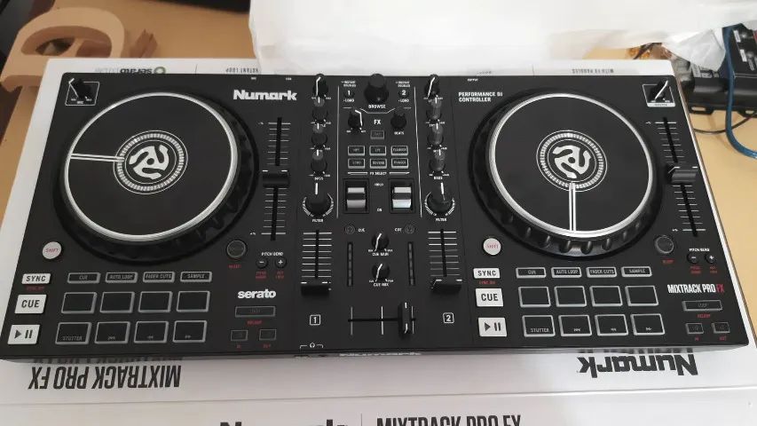 Controladora Numark Mixtrack PRO FX - Foto 5