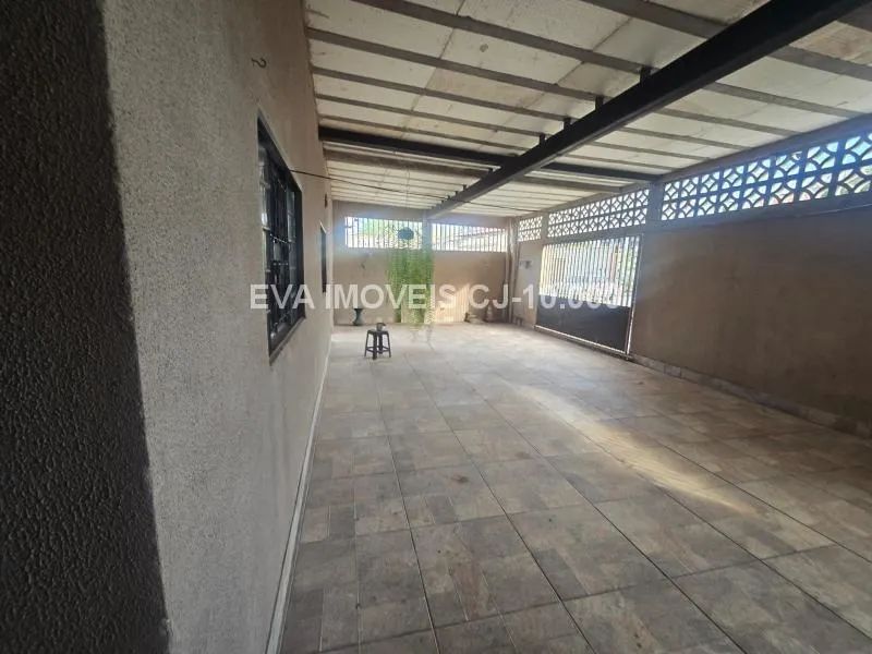 Casa com 5 quartos sendo 3 suítes