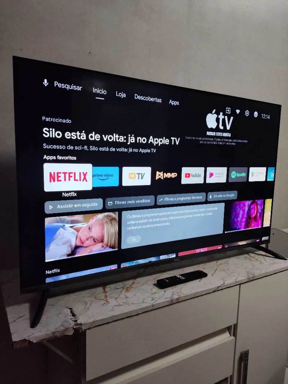 TV smart Philco 50 polegadas 4K Qled com borda infinita e comando de voz alexa novinha 
