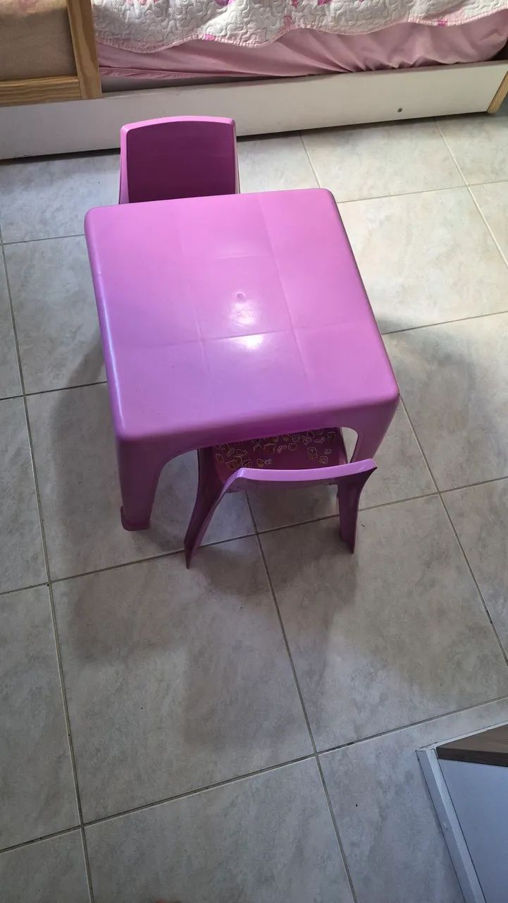 Mesinha Infantil com 2 cadeiras - Foto 3
