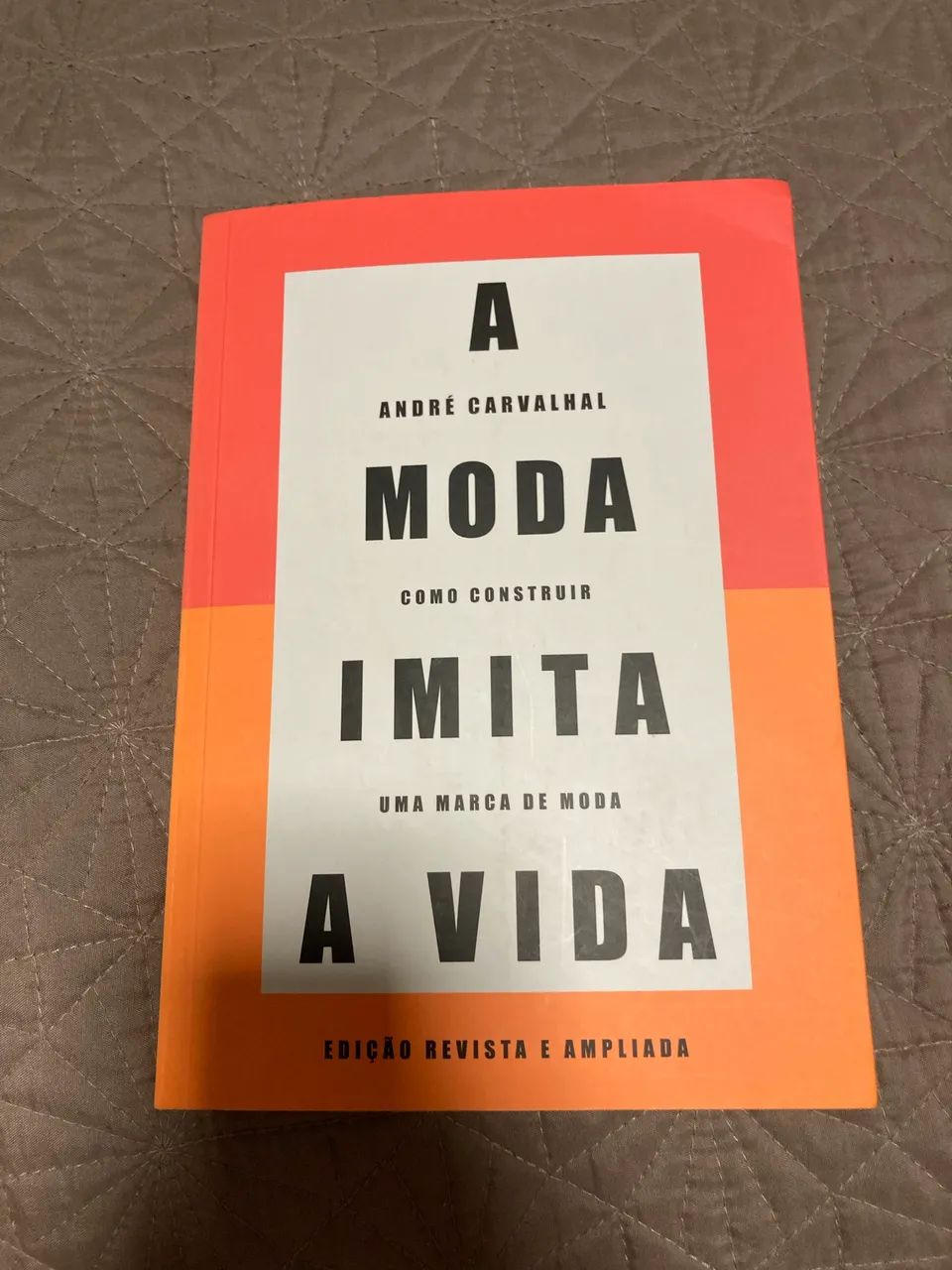 Livro A Moda Imita a vida - André Carvalhal 
