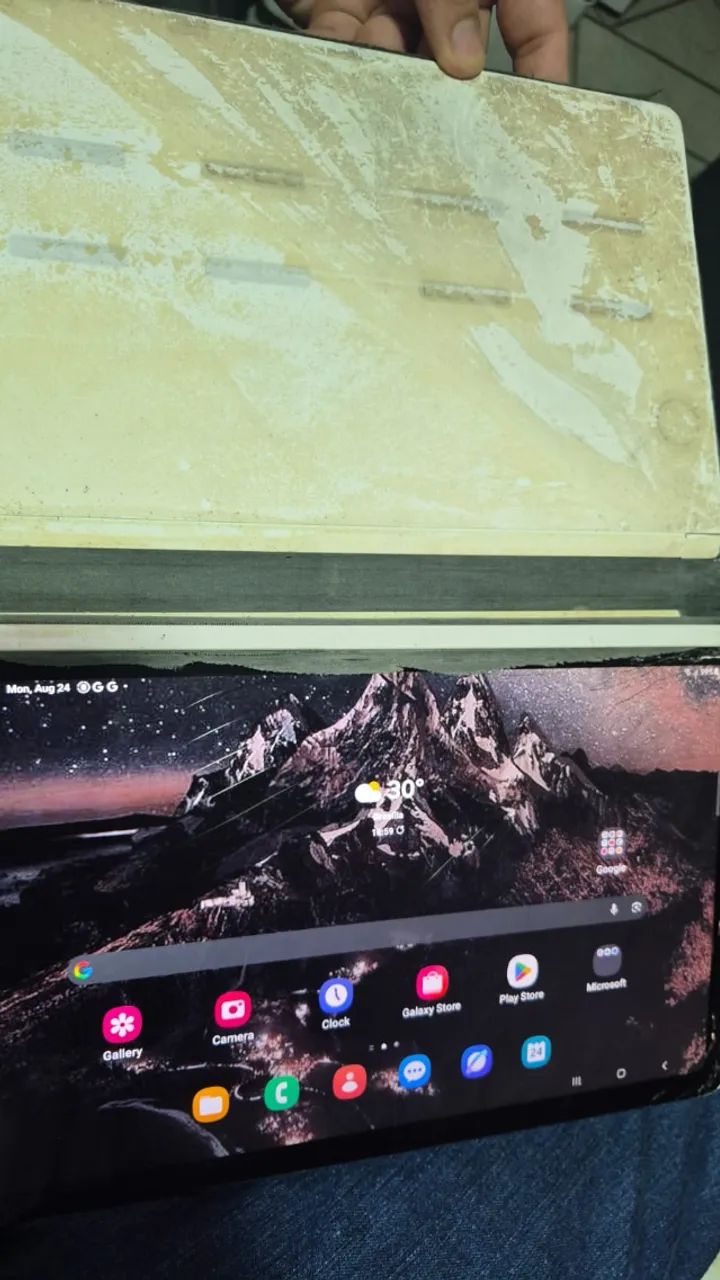 Tablet s6 lite - funcionando perfeitamente, apenas com o vidro trincado (display intacto) - Foto 3