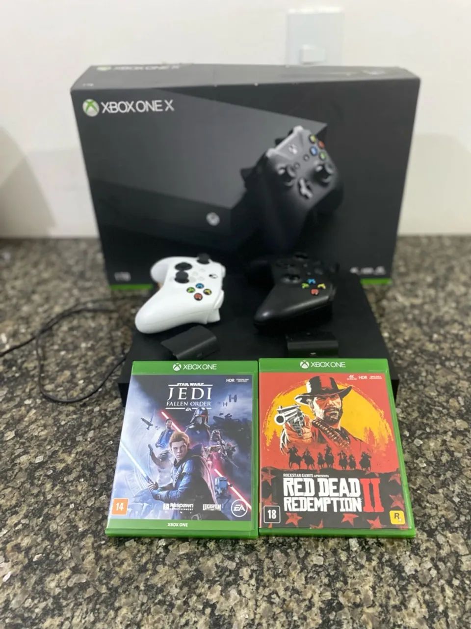 Xbox one X com 2 controles 