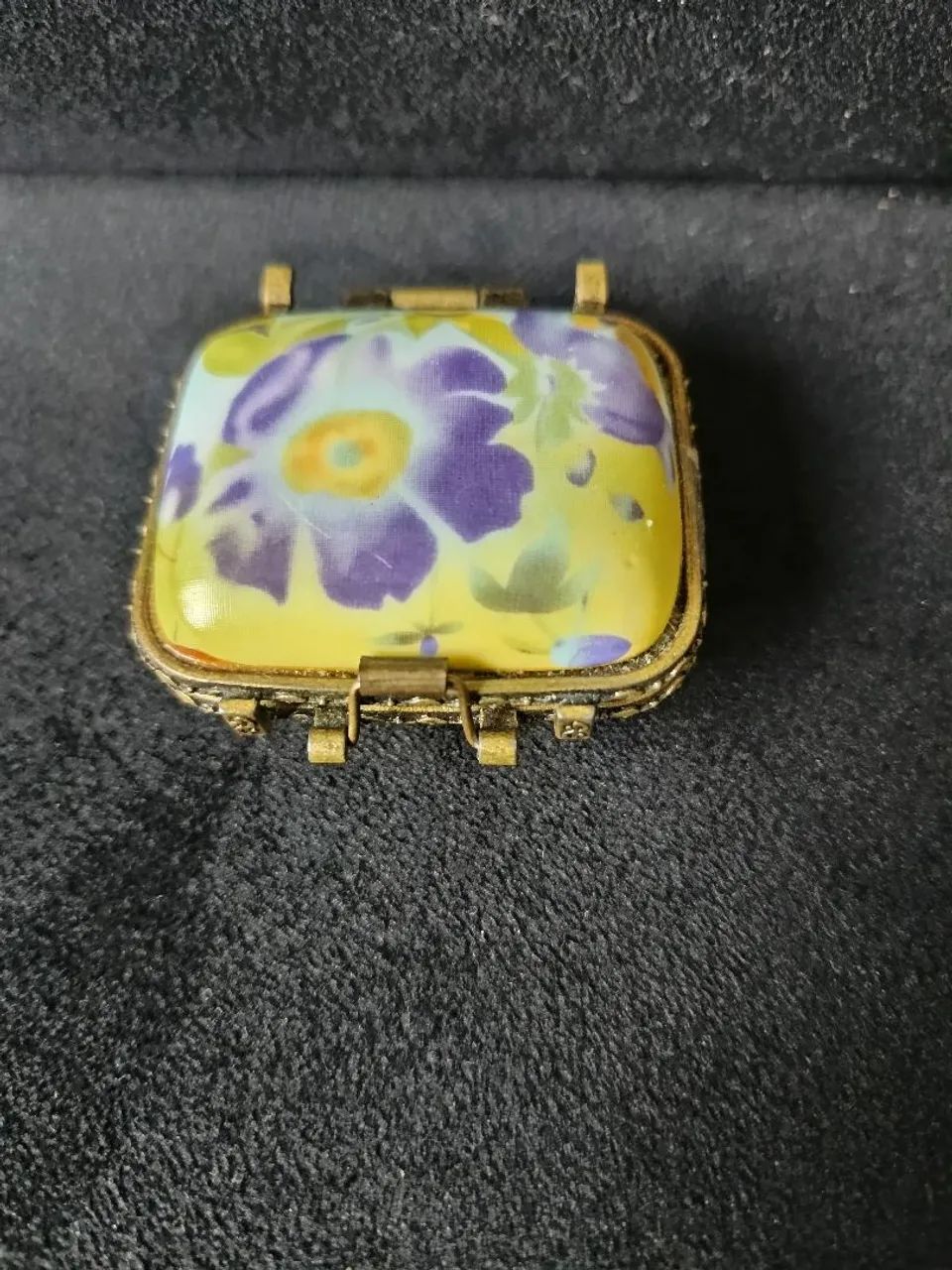 Caixa porta jóias em porcelana, antiga.