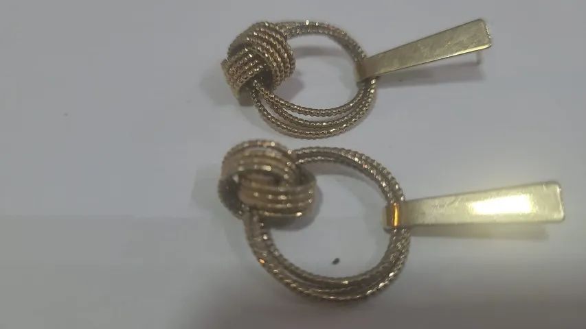 brinco de malha com design entrelaçado folhado - Foto 3