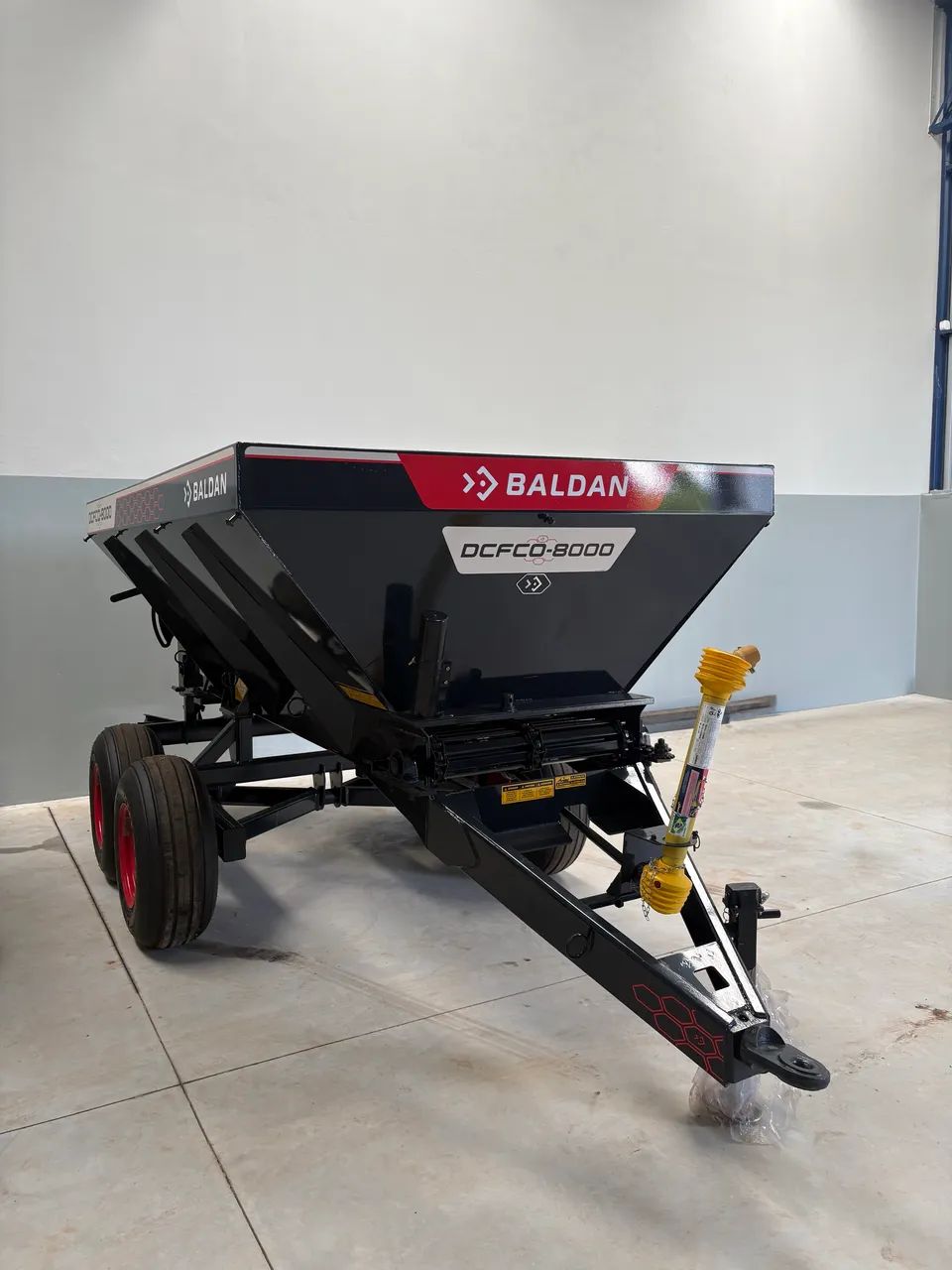 Distribuidor de Calcario modelo DCFCO 8000 Baldan