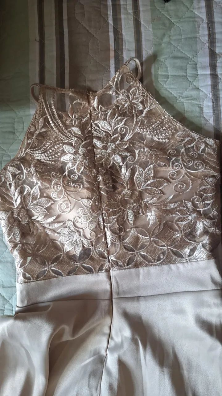 Vestido de festa cor bege