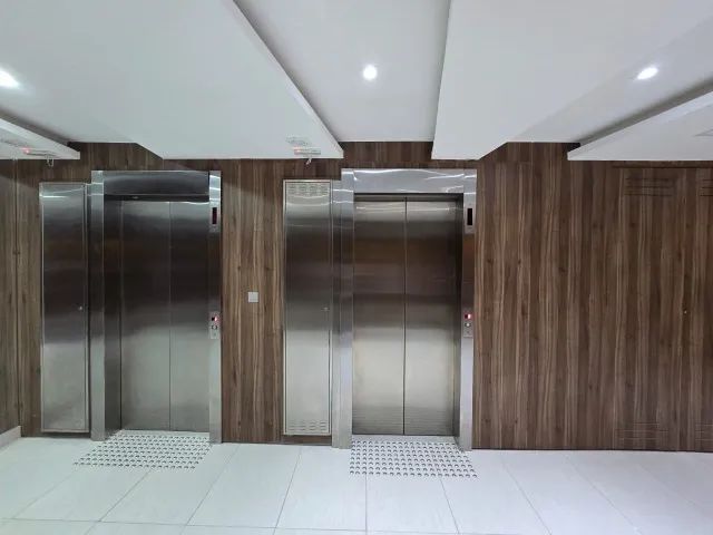 Sala comercial em área nobre da Freguesia, andar alto, ótima luz natural e vista aberta. - Foto 2