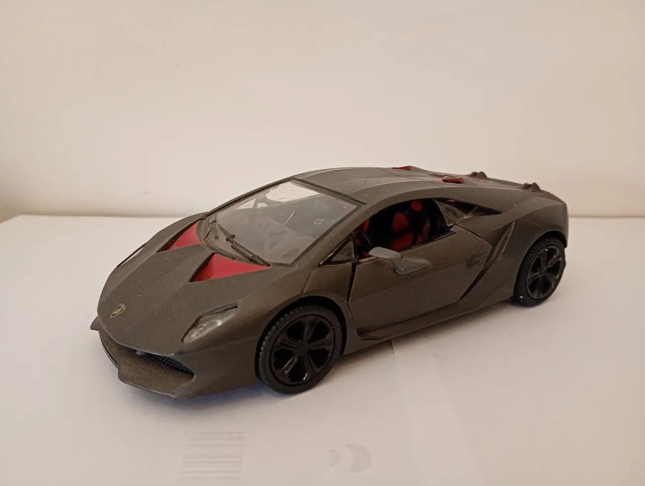 Motor Max - Miniatura Lamborghini Sexto Elemento Com Avarias 