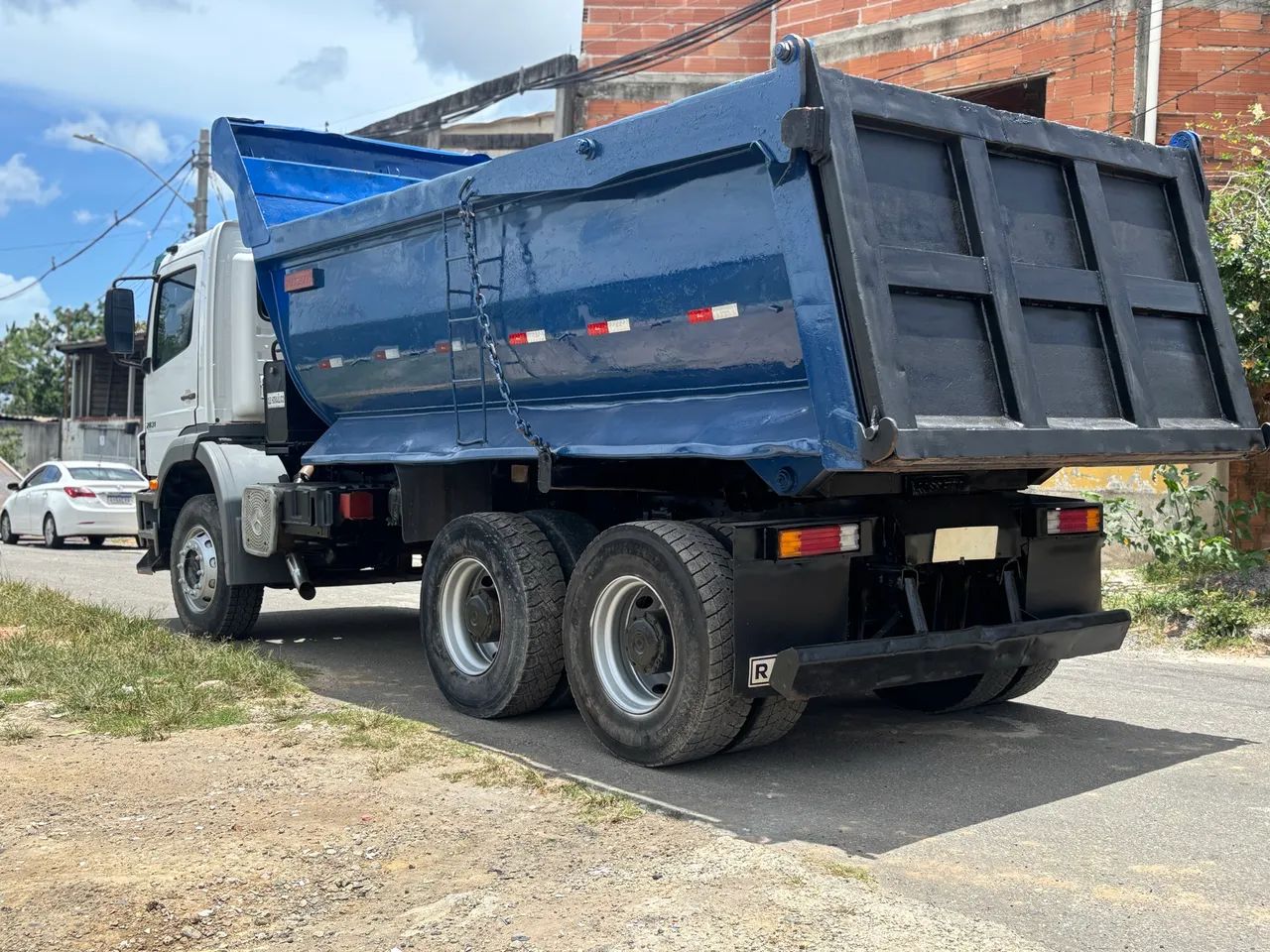 MB AXOR 2831 Caçamba com ar condicionado traçado 6x4 bem conservado  - Foto 5