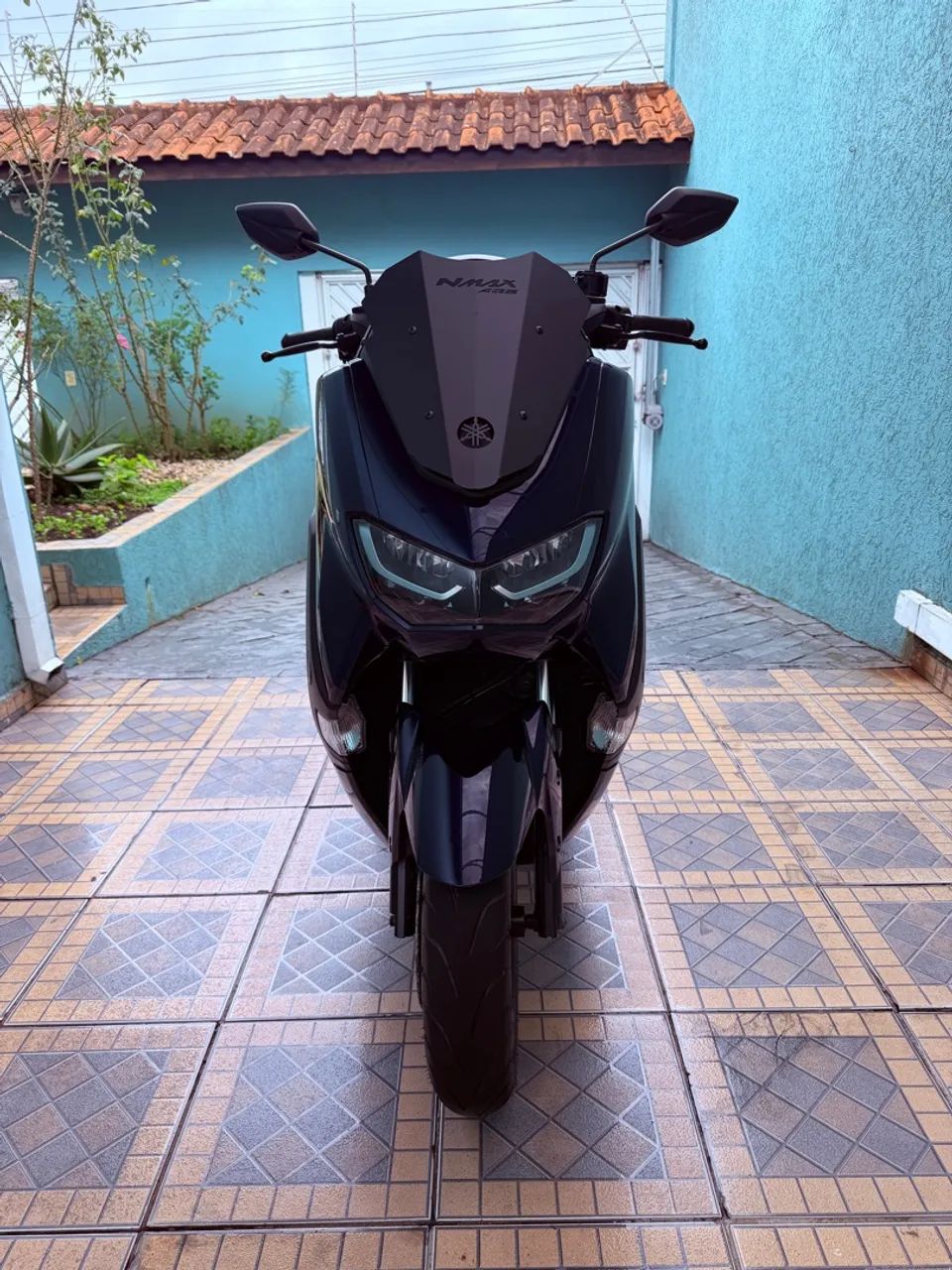 N Max 2021 com apenas 7500 km 