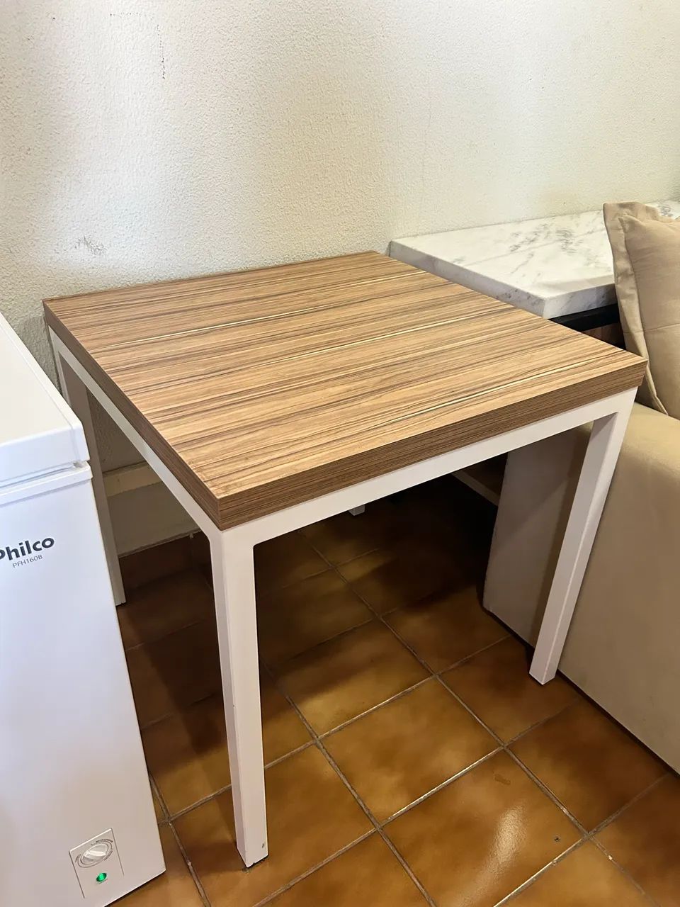 Mesa quadrada 76x76 - madeira e alumínio branco - Foto 2