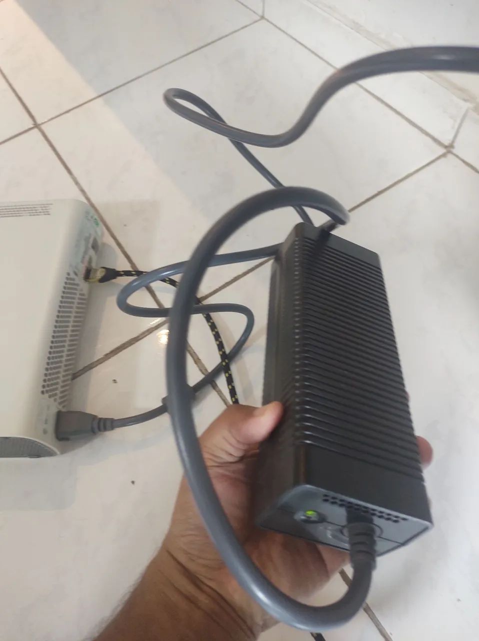Xbox 360 com dois controles e diversos jogos. - Foto 3