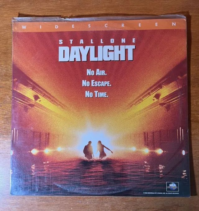 Laserdisc LD - Stallone Daylight  - EM ÓTIMO ESTADO AINDA NO PLÁSTICO
