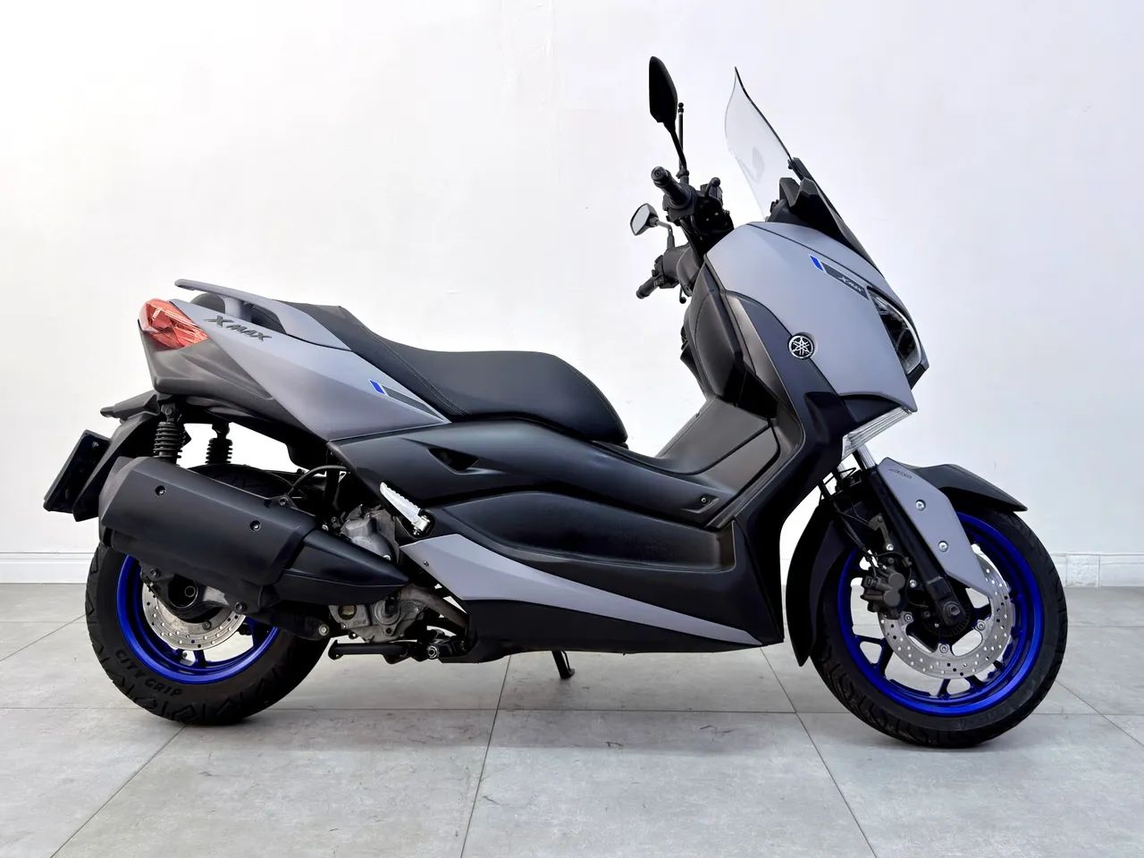 YAMAHA XMAX ABS