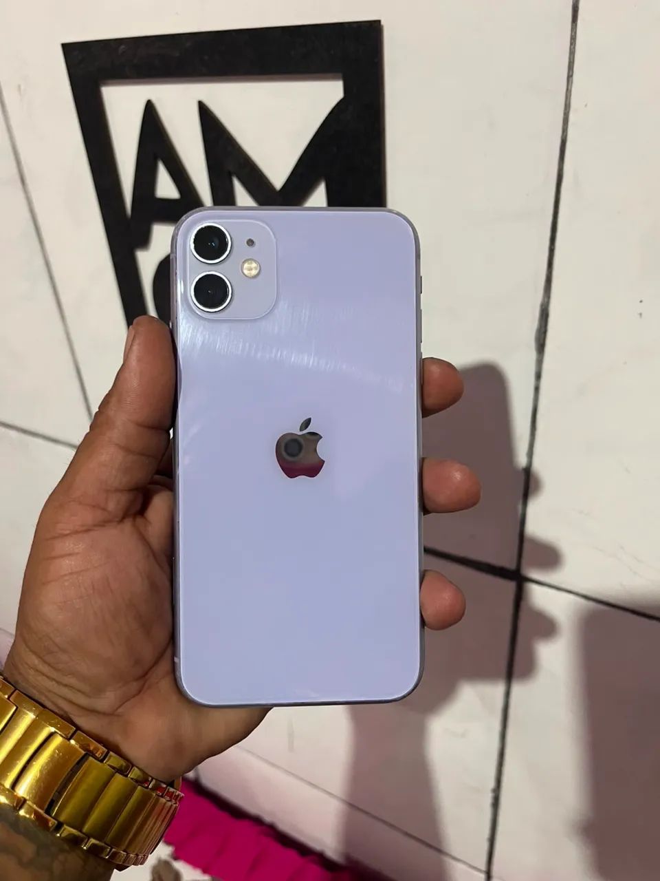 iPhone 11/ 64 gigas 900 reais 